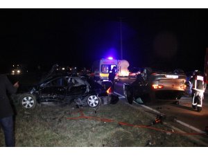 Nişanlı çifti trafik kazası ayırdı