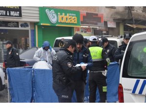Genç kız minibüsün altında kalarak hayatını kaybetti