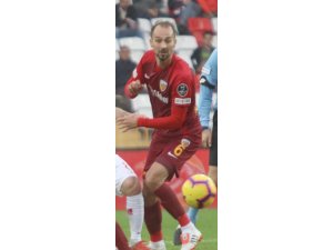 İstikbal Mobilya Kayserispor’da ikinci yarının ilk cezalı oyuncusu Şamil Çinaz