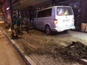 Trafik polisine vurmaya çalışan alkollü sürücüyü vatandaşlar linç etmek istedi