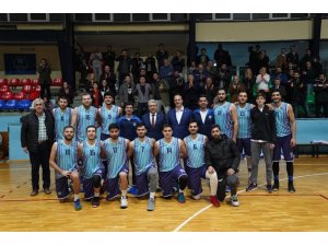 Rektörün de forma giydiği basketbol takımı ligi ikinci sırada tamamladı