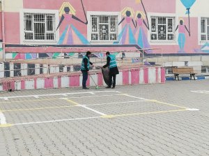 Mardin’de okullardaki tadilat ve boya işlerini yükümlüler yapıyor