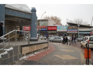 Silahlı kavgada seken kurşun, kız çocuğunun kafasını sıyırdı