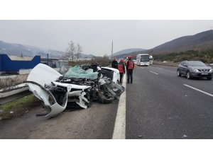 TEM otoyolunda 4 araç birbirine girdi: 1 ölü, 1 ağır yaralı