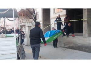 İnşaatın çatı katında erkek cesedi bulundu
