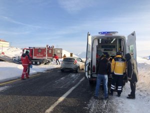 Karlı yollar paletli ambulansla aşılarak Emine nine kurtarıldı