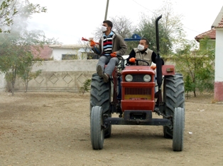 Tuzlukçu'da domuz gribine karşı ilaçlama