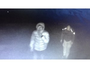 Kar topu savaşı yaparak 28 bin liralık bilezikleri çalan hırsızlardan biri yakalandı