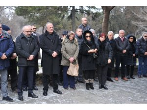 İlhan Cavcav kabri başında anıldı