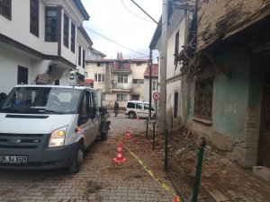 Uşak’taki tarihi ev zamana yenik düşerek yıkıldı