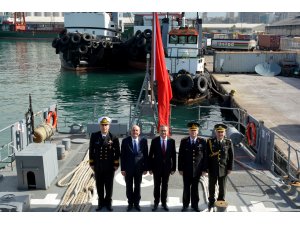 TCG Bandırma gemisi Beyrut Limanı'nda