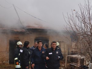 Ahırda çıkan yangında 3 büyükbaş hayvan telef oldu