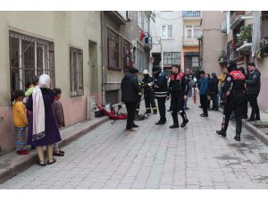 Suriyeli ailenin evinde çıkan yangın itfaiye tarafından söndürüldü