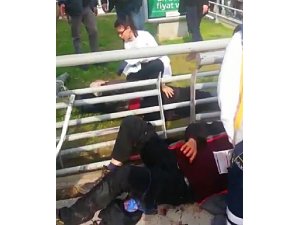 Otomobil yayaların arasına daldı: 3 yaralı