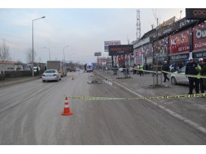 Kamyon kaldırımda yürüyen Suriyeli genci ezdi, o anlar kameralara yansıdı