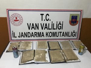 Kitap arasında eroin sevkıyatı