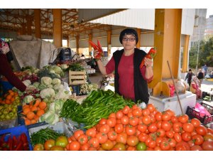 Biberin kilosu pazarda 20 lirayı buldu