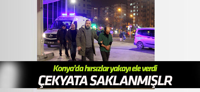 Polis baskınında çekyatın içine saklanmışlar