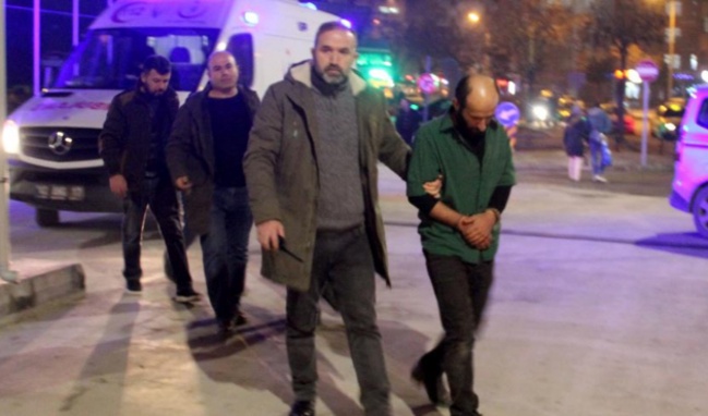 Suriyeli hırsızlar çekyatın içinde yakalandı!