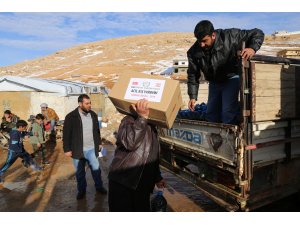 İHH'dan Arsal'daki Suriyeli mültecilere yardım
