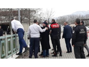 Kocaeli Büyükşehir Belediyesi hizmet binasına silahlı saldırı