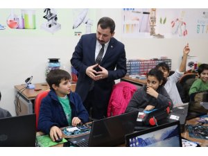 Baydilli STEM merkezini ziyaret etti