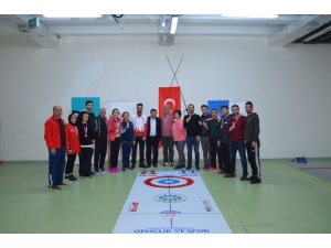 Öğrencilerin yeni gözdesi "Floor Curling"