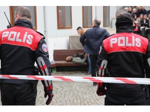 Alacak verecek nedeni ile tartıştığı kişiyi şehrin göbeğinde vurdu