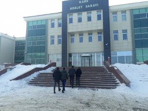 Kars’ta ayakkabı hırsızları yakalandı