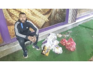 Kapıyı kırıp tatlı ve bozuk para çalan hırsız iş yeri çalışanlarınca yakalandı