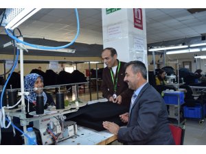 Tekstil fabrikası işçileri tekrar işbaşı yapıyor