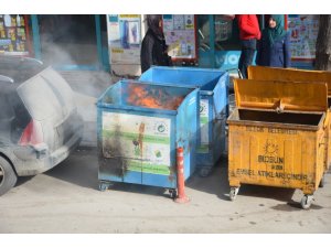 Alevleri park halindeki araca sıçramadan söndürdüler