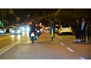 Motosikletli grup ölüme davetiye çıkardı