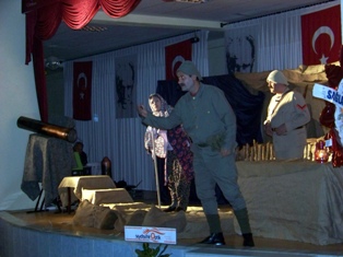 ''Çanakkale'den Cumhuriyet'e'' adlı tiyatro oyunu sergilendi