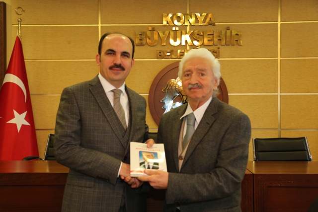 Gazeteci Kayseri’den Altay’a kitap armağanı
