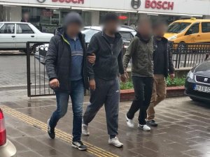Kuşadası’nda 19 ayrı suçtan aranan 2 cezaevi firarisi yakalandı