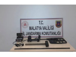 Sit alanında kaçak kazıya suçüstü: 14 gözaltı