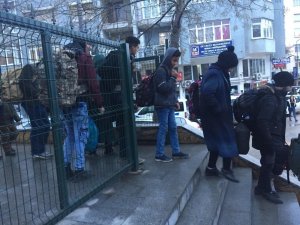Polisin şüphesi göçmenleri yakalattı