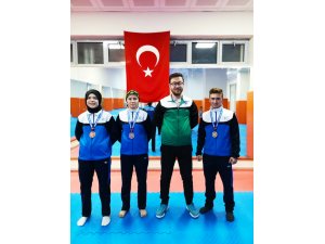 ‘Kickboks’ta 3 madalya