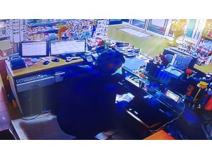 35 saniyede 2 bin lira çalan hırsız kamerada