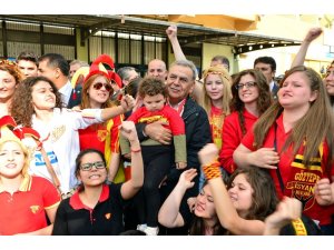 Büyükşehir’den Göztepe’ye 7 milyon liralık destek