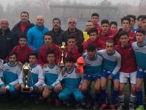 U 17 Ligi’nde kupalar verildi