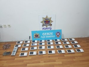 Apartmanlardan görüntülü diafonları çalan zanlılar polisten kaçamadı