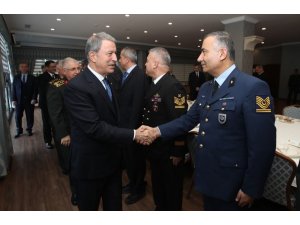 Bakan Akar’dan astsubaylara müjde