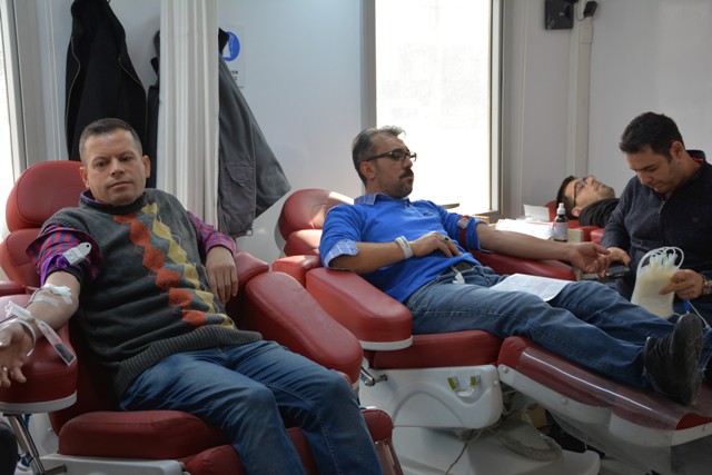 Kan ve kök hücre bekleyen hastalar için kan verdiler