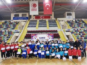 Karesi’de öğrenciler tatili sporla geçiriyor