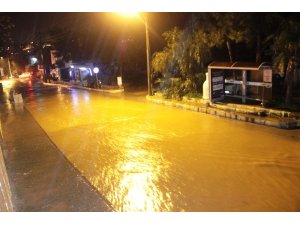 Bodrum’da dereler taştı, ağaçlar devrildi, araçlar yolda kaldı