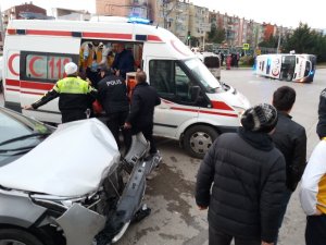 Samsun’da ambulans ile otomobil çarpıştı: 6 yaralı