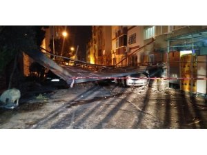 İzmir fırtınanın ardından normale dönüyor