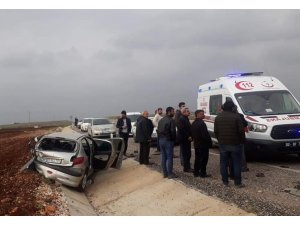 Park halindeki otomobile çarptı: 6 Yaralı